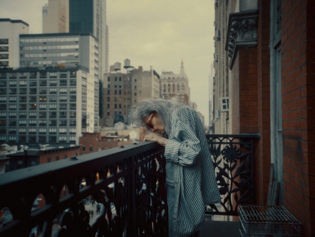 Dreaming walls-Bettina Grossman sur son balcon