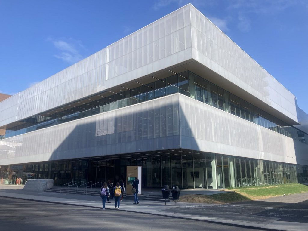 Façade extérieure de la bibliothèque Gabrielle Roy