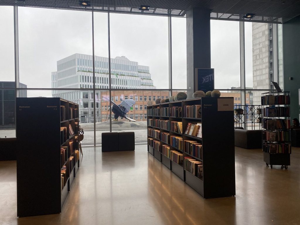 L'intérieur de la bibliothèque d'Aarhus