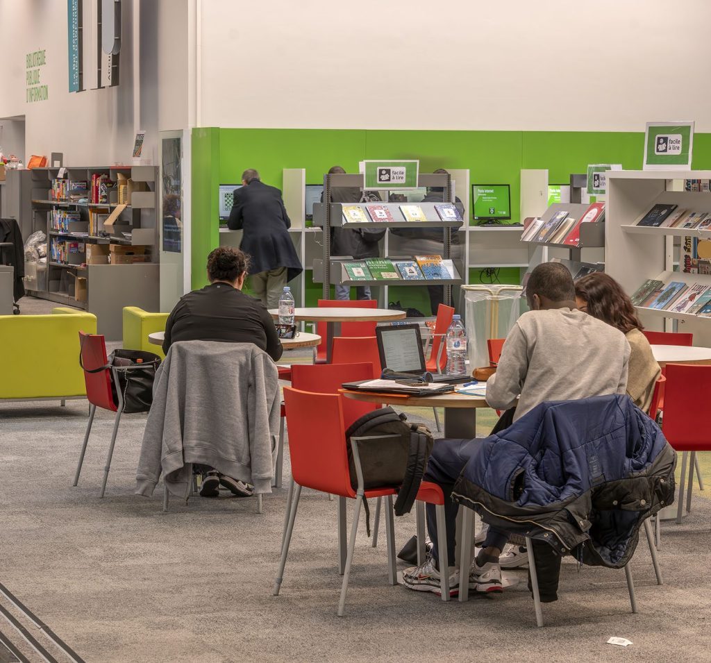 Des lecteurs sont installés dans les espaces de la Bpi