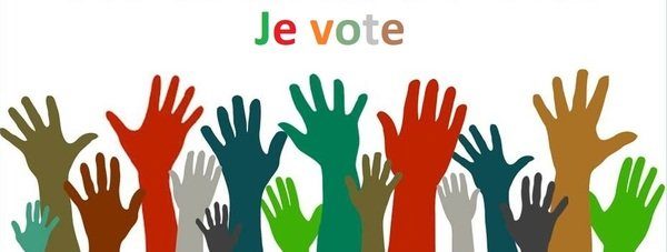 dessins de mains multicolores dressées comme pour voter