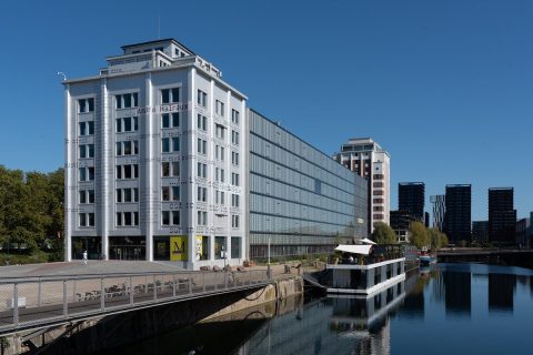 Façade de la médiathèque André Malraux à Strasbourg