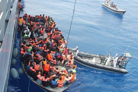 Sauvetage de migrants en mer lors de l'Opération Triton